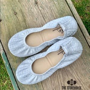 Silver White Gator Storehouse Flats